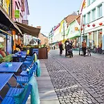 Small - Centre